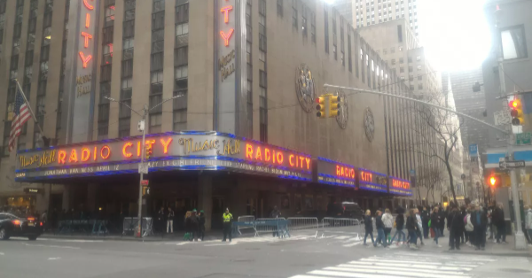 Radio City Music Hall opened in New York City featured image - LankaTricks